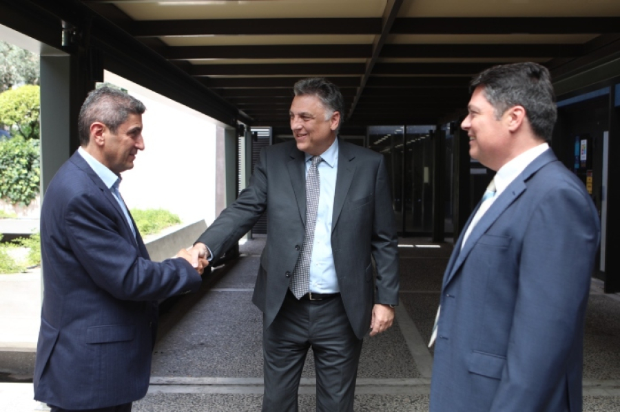 Σε Μπενάκειο και ΕΦΕΤ ο ΥΠΑAΤ Λευτέρης Αυγενάκης