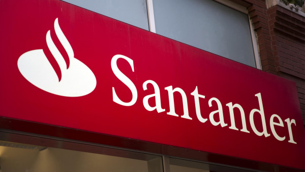 Santander: "Ποδαρικό" στην Ελλάδα για τον Ισπανικό κολοσσό σε συνεργασία με τον Όμιλο Συγγελίδη