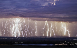 ΕΜΥ: Σήμερα 46αρια και καύσωνας-Αύριο καταιγίδες και μπουρίνια