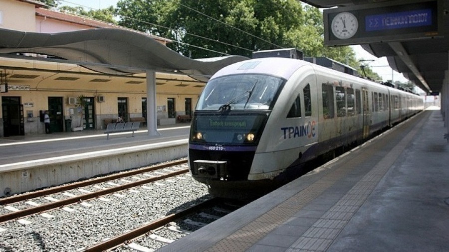 Τρένο συγκρούστηκε με αγριογούρουνα κοντά στην Τιθορέα και ακινητοποιήθηκε