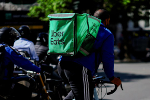 Uber: Ανακοίνωσε συμφωνία για την εξαγορά της γερμανικής Delivery Hero έναντι 12,7 δισ. ευρώ