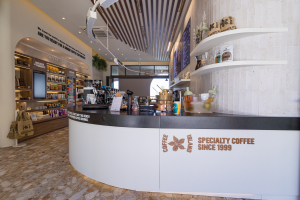 Coffee Island: Brews &amp; Bakes στη Navarino Agora