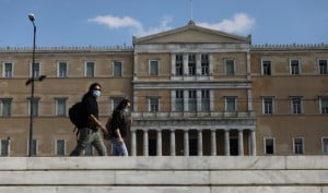ΟΟΣΑ: Μείωση της φορολογικής επιβάρυνσης των μισθών στην Ελλάδα το 2020