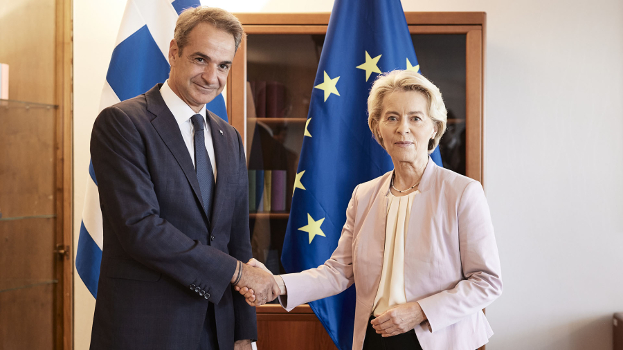 H ΕΕ χαιρετίζει την επιστολή Μητσοτάκη στην Φον ντερ Λάιεν για τη διαφορετική τιμολόγηση από τις πολυεθνικές