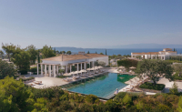 Amanzoe: Ανοίγει και πάλι τις πόρτες του, μετά από την πυρκαγιά