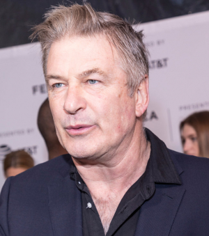 ΗΠΑ: Ο Μπόλντουιν πυροβόλησε και σκότωσε, κατά λάθος, μέλος του συνεργείου στα γυρίσματα ταινίας