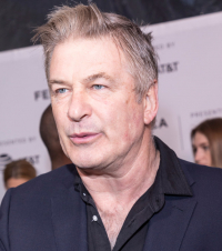 ΗΠΑ: Ο Μπόλντουιν πυροβόλησε και σκότωσε, κατά λάθος, μέλος του συνεργείου στα γυρίσματα ταινίας