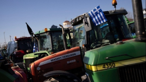 Μπλόκο αγροτών επί της Εθνικής Οδού Νέων Μουδανίων- Θεσσαλονίκης