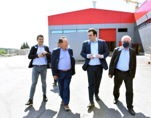 Ο Πιερρακάκης στην Aluminco - Ενημερώθηκε για το "πράσινο" σύστημα διαχείρισης ενέργειας