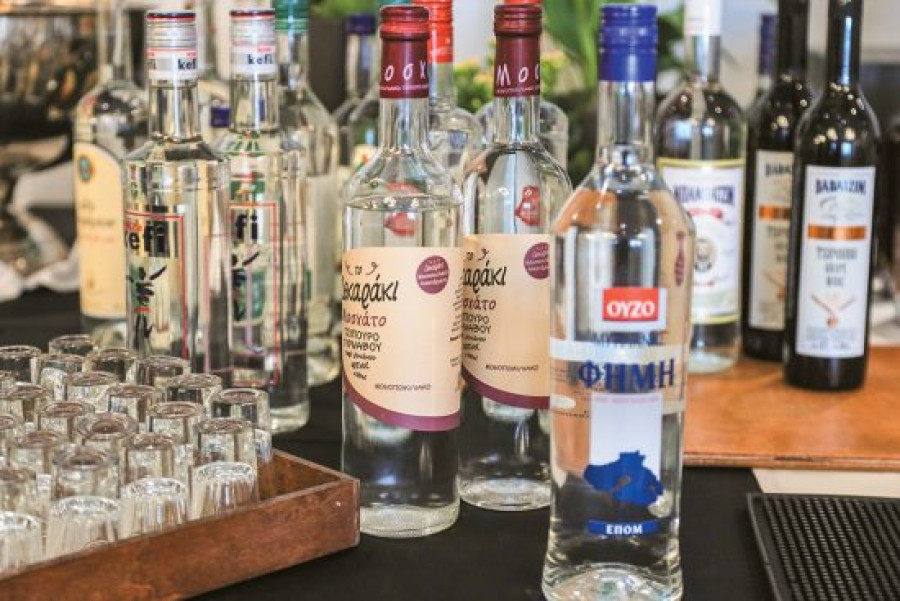 Ελληνικά αλκοολούχα ποτά: "Αγκάθι" η υψηλή φορολόγηση - Το ούζο πρωταγωνιστής των εξαγωγών
