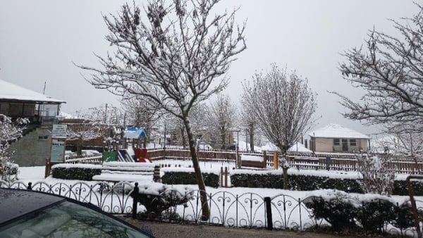 Καιρός: Ψυχρό μέτωπο μικρής διάρκειας στη χώρα με χιονοπτώσεις και στα ημιορεινά