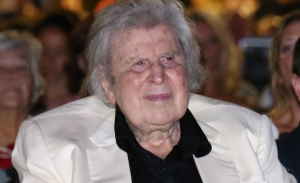 Δήμαρχος Χανίων: Στη δημοσιότητα η επιστολή του Μίκη Θεοδωράκη για την επιθυμία του να ταφεί στα Χανιά