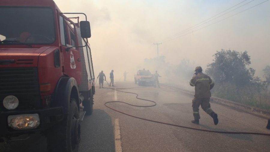 Άμφισσα: Η φωτιά απειλεί τη βόρεια πλευρά της Ιτέας - Μήνυμα 112 στους πολίτες