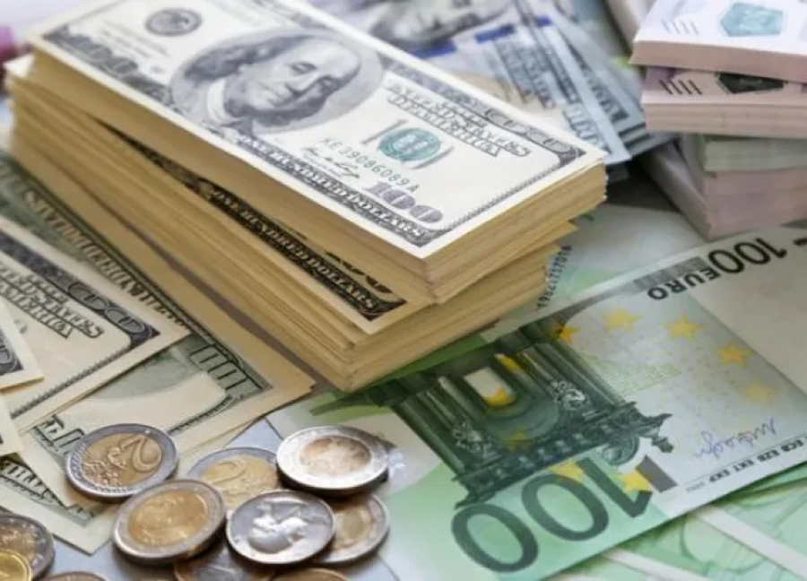 Το ευρώ ενισχύεται 0,06%, στα 1,1421 δολάρια