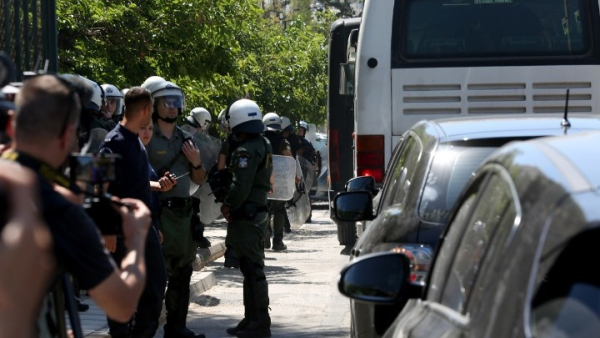 Νέα Φιλαδέλφεια: Άρχισαν οι μεταγωγές των κρατουμένων στις φυλακές της χώρας