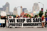 ΗΠΑ: Ειρηνική διαδήλωση εναντίον της απέλασης πεντάχρονου διαλύεται με δακρυγόνα