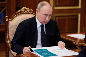 Πούτιν: Ανάγκη στήριξης της εγχώριας αυτοκινητοβιομηχανίας