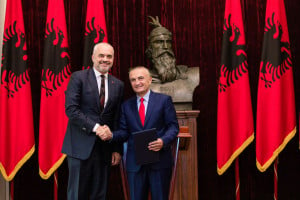 Πόλωση στην πολιτική σκηνή της Αλβανίας - Αλληλοκατηγορίες μεταξύ Ράμα και Μέτα