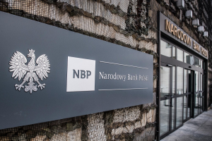Κεντρική Τράπεζα Πολωνίας: Ο διοικητής και τέσσερα μέλη απειλούν με νομικά μέτρα άλλα μέλη