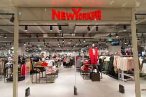 New Yorker: Η γερμανική «αυτοκρατορία» fast fashion ετοιμάζεται για την ελληνική αγορά
