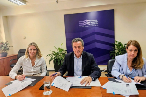 Από αριστερά: Διευθύνουσα Σύμβουλος της ΕΤΑΔ, Ηρώ Χατζηγεωργίου και Δήμαρχος Άνδρου,Θεοδόσης Σουσούδης