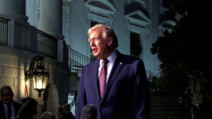 Τραμπ: Θα επέμβουμε αν οι ιρανικές Αρχές καταστείλουν με τη βία τις κινητοποιήσεις