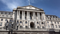 Η Τράπεζα της Αγγλίας αυξάνει τα επιτόκια