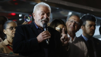 Λούλα: Σταματά τις ιδιωτικοποιήσεις οκτώ δημοσίων επιχειρήσεων
