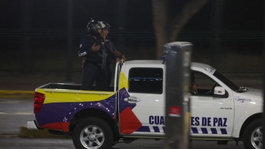 Πλήγματα εναντίον της Βενεζουέλας, η οποία κατηγορεί τις Ηνωμένες Πολιτείες για «στρατιωτική επίθεση»