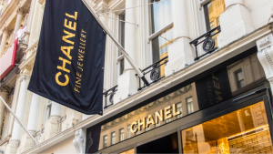 Η περιουσία των μετόχων της Chanel «εκτοξεύτηκε» στα 90 δισ. δολάρια