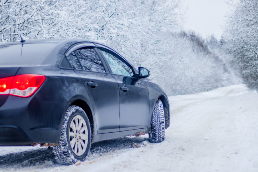 Αυτοκίνητο: Οδήγηση σε συνθήκες παγετού ή χιονόπτωσης