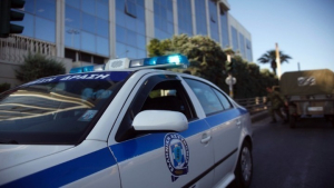 Εμπρηστική επίθεση σε αντιπροσωπεία αυτοκινήτων στην Αλεξάνδρας - Ζημιές σε επτά οχήματα