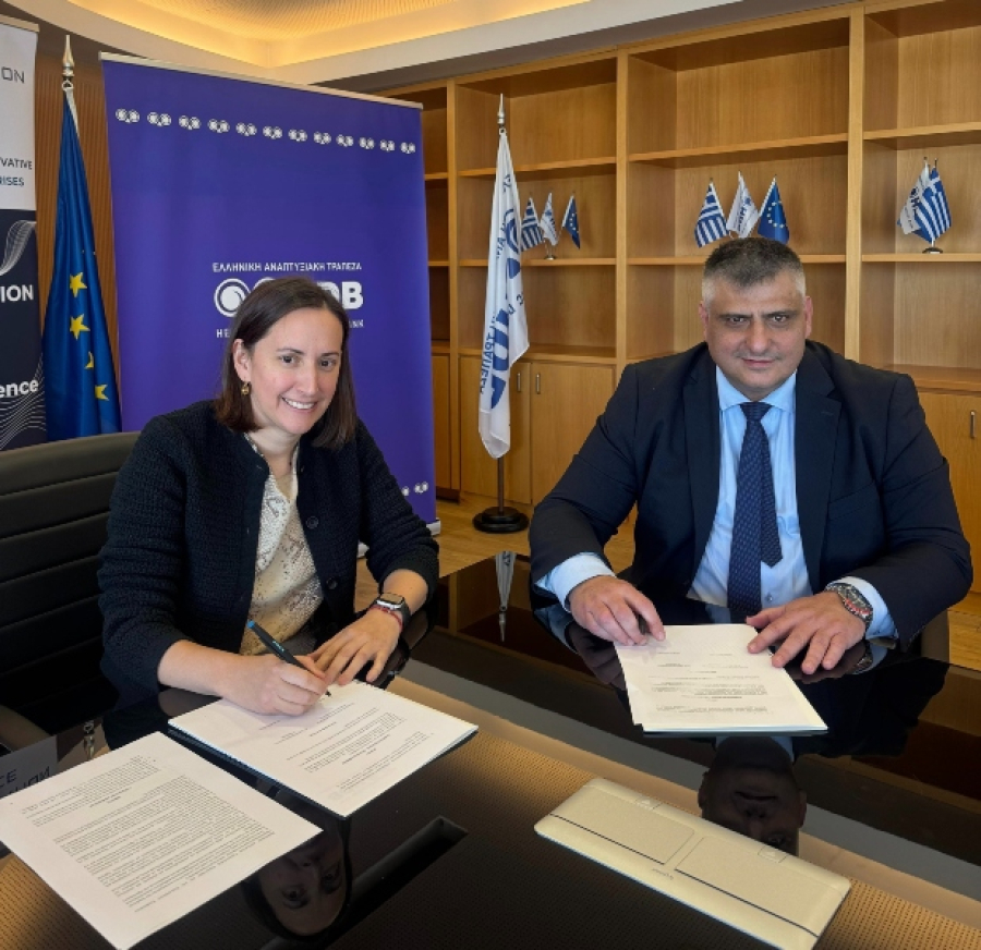 Από αριστέρα, Η Διευθύνουσα Σύμβουλος της Ελληνικής Αναπτυξιακής Τράπεζας, Ισμήνη Παπακυρίλλου, ο Πρόεδρος του INNOVATION GREECE, Δρ. Ιάκωβος Γιακουμής,