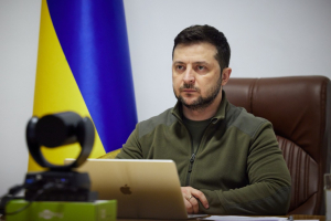 Ζελένσκι σε Μακρόν: Να γίνει πραγματικότητα η ανθρωπιστική πρωτοβουλία στη Μαριούπολη