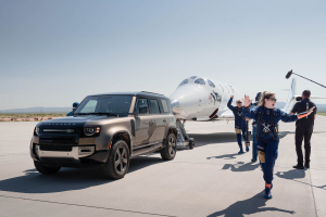 Above and Beyond: Η Land Rover υποστηρίζει την πρώτη πλήρως επανδρωμένη διαστημική πτήση της Virgin Galactic