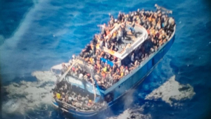 Προσωρινά κρατούμενοι οι 9 συλληφθέντες ως διακινητές, για το ναυάγιο ανοιχτά της Πύλου