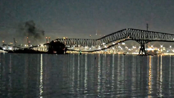 Bαλτιμόρη: Πλοίο προσέκρουσε πάνω σε γέφυρα και την κατεδάφισε- Φόβοι για θύματα καθώς στη γέφυρα περνούσαν αυτοκίνητα