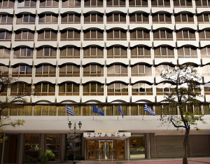 H Hotels Collection: Εξαγόρασε το ιστορικό Titania Hotel