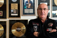 Πέθανε ο στιχουργός Σπύρος Γιατράς