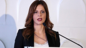 Άχτσιόγλου: Ίδιο δημοσιονομικό κόστος, τεράστια διαφορά φιλοσοφίας