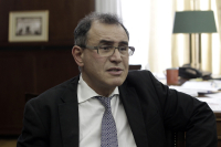 Ο Ρουμπινί προειδοποιεί: Τα επιτόκια μπορεί να φτάσουν και το 5%