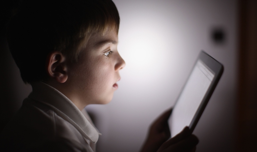 ΕΕ: Νέες κατευθυντήριες γραμμές για την προστασία ανηλίκων στο διαδίκτυο