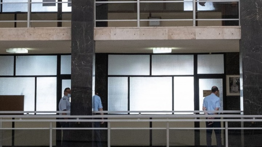 Στον ανακριτή Κατερίνης απολογούνται οι 11 συλληφθέντες για την αρπαγή διευθυντή Γυμνασίου