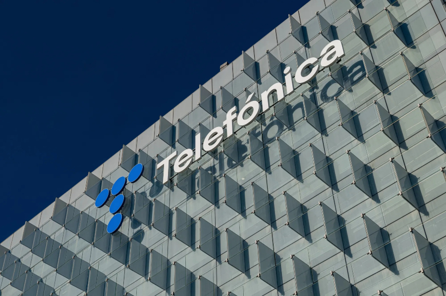 Telefonica: Συμφωνία 1,65 δισ. ευρώ με την DAZN για τα δικαιώματα της LaLiga