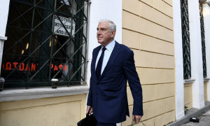 Γιάννος Παπαντωνίου: Ελεύθερος χωρίς περιοριστικούς όρους για το ακίνητο της Σύρου