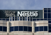 Nestlé: Μείωση κερδών κατά 17% το 2025 - Συνεχίζει να μειώνει το εργατικό δυναμικό της