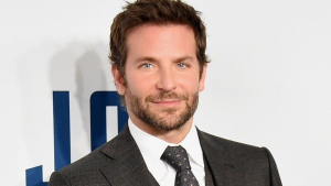 Ο Μπράντλεϊ Κούπερ επιστρέφει ως Λέοναρντ Μπερνστάιν στην ταινία Maestro