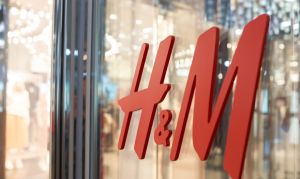 H&amp;M: Ανανέωσε το κατάστημά της στο Mediterranean Cosmos στη Θεσσαλονίκη