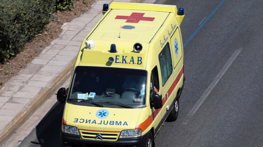 Τροχαίο στην παραλιακή: Λεωφορείο έπεσε στις κολόνες του τράμ