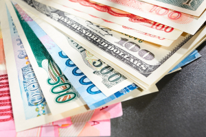 Το ευρώ υποχωρεί 0,06%, στα 1,1522 δολάρια